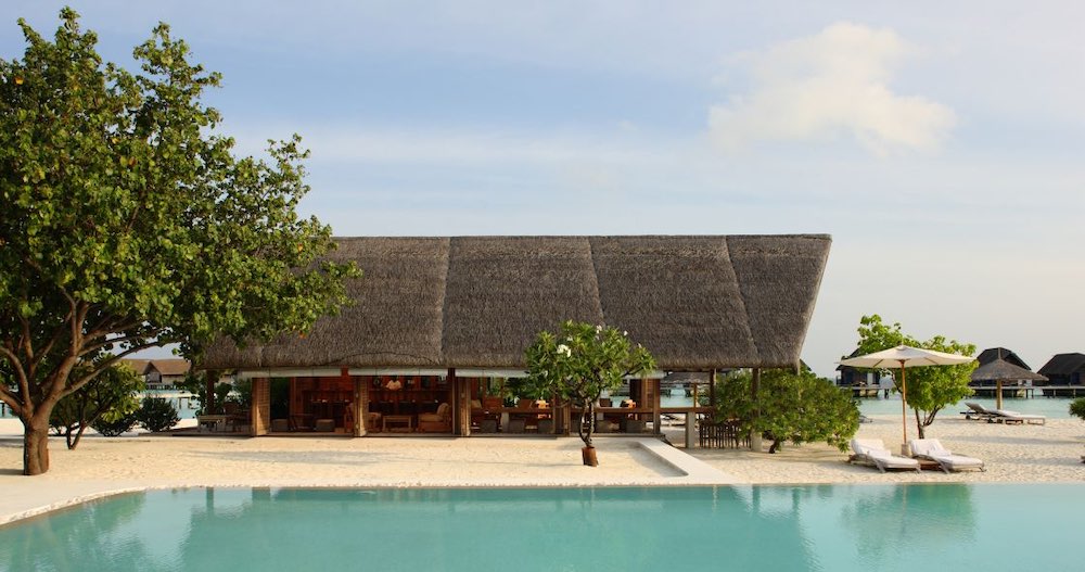 Faru Bar at COMO Cocoa Island thumbnail 6